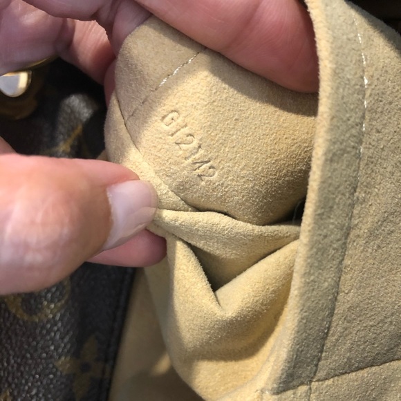 *SOLD*Louis Vuitton Artsy MM - Picture 8 of 16